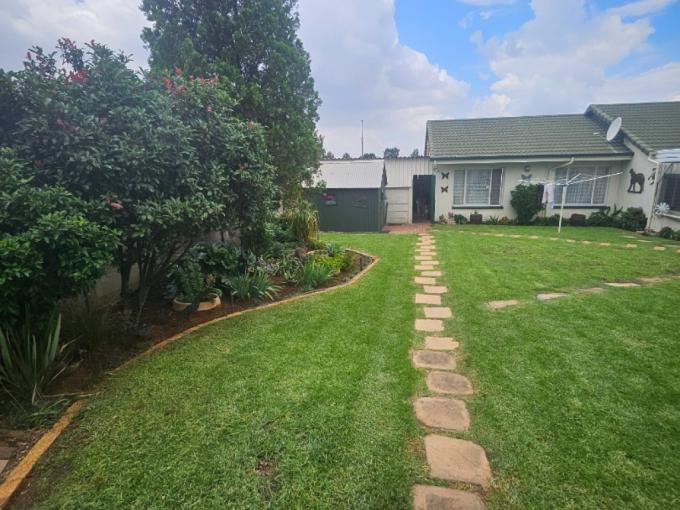 3 Bedroom House for Sale For Sale in Brackendowns - MR674171
