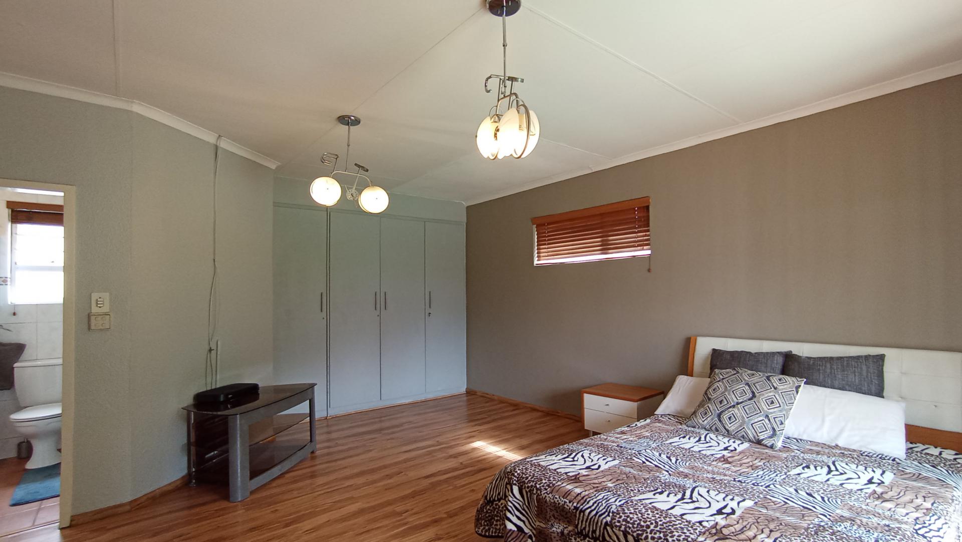 Main Bedroom - 29 square meters of property in North Riding A.H.