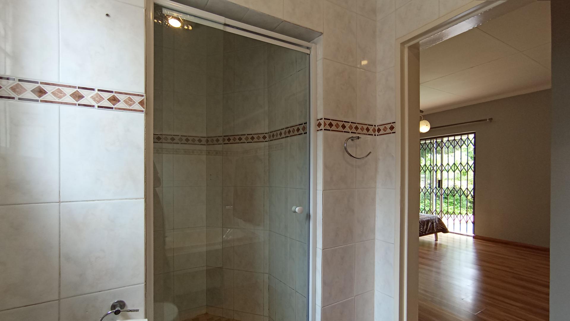 Main Bathroom - 7 square meters of property in North Riding A.H.