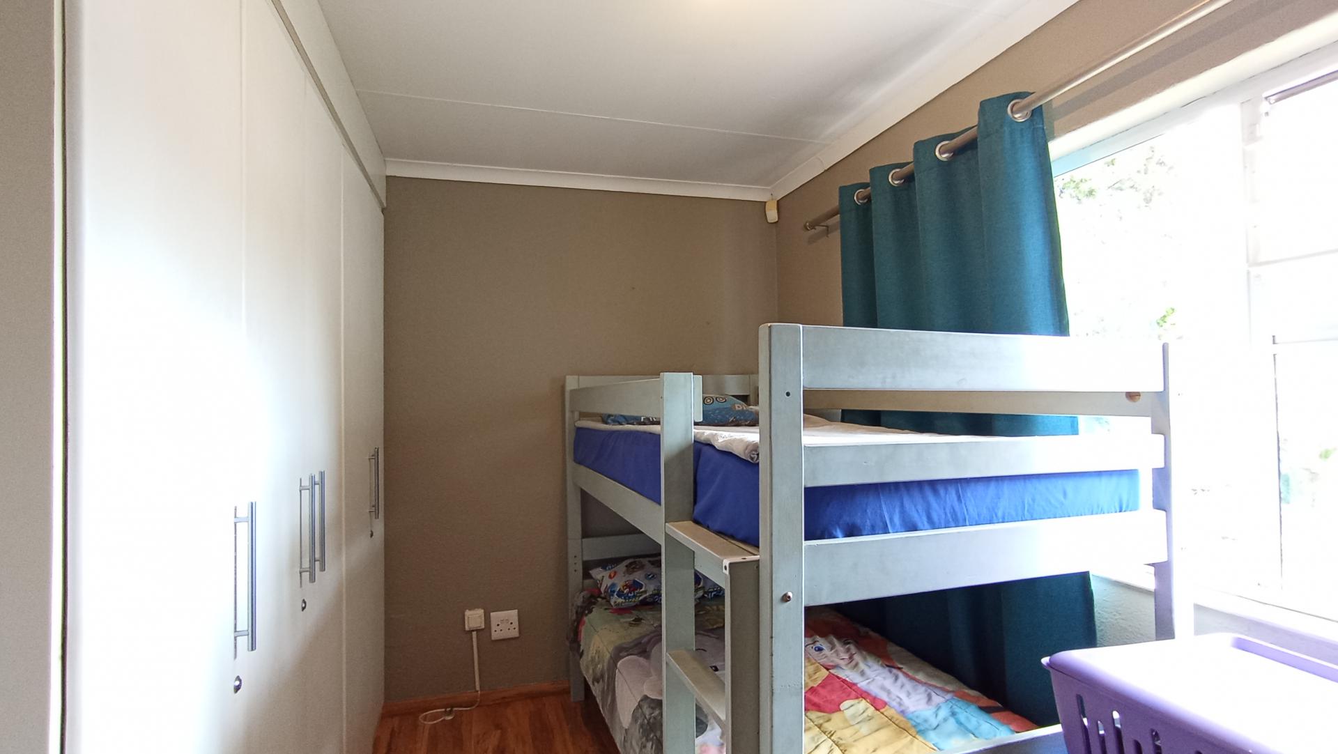 Bed Room 2 - 11 square meters of property in North Riding A.H.