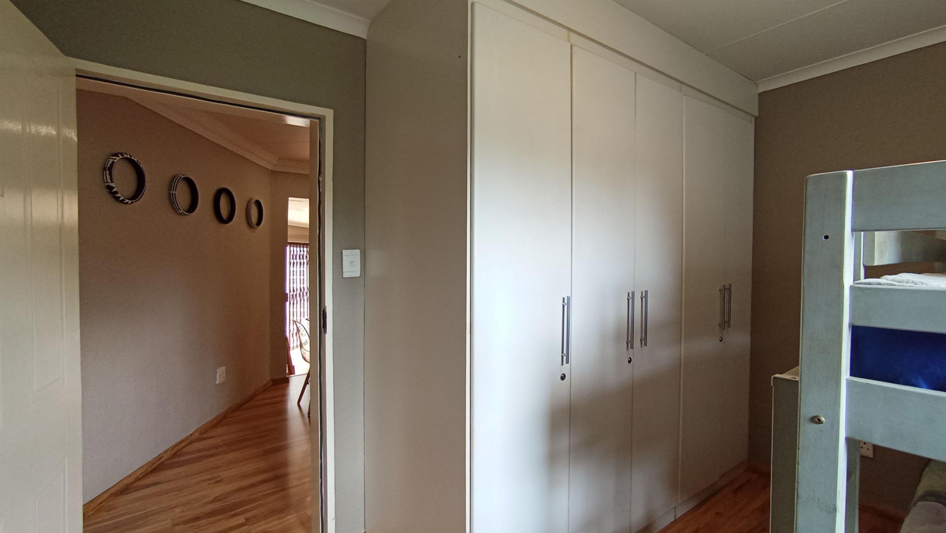 Bed Room 2 - 11 square meters of property in North Riding A.H.