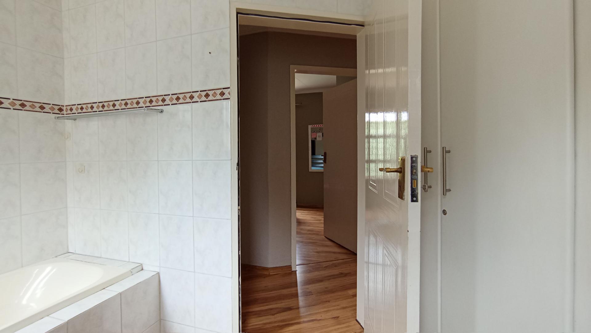 Bathroom 1 - 7 square meters of property in North Riding A.H.