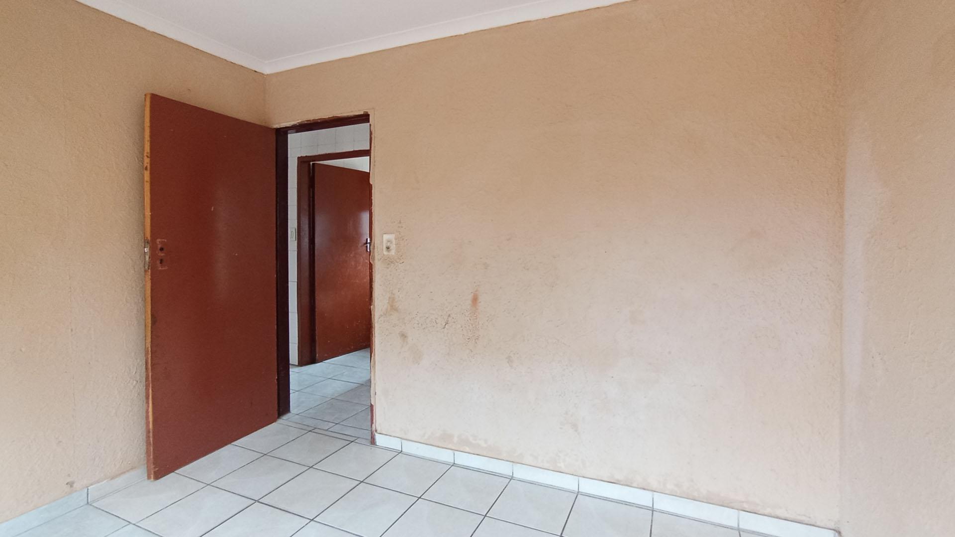 Bed Room 2 - 9 square meters of property in Soshanguve