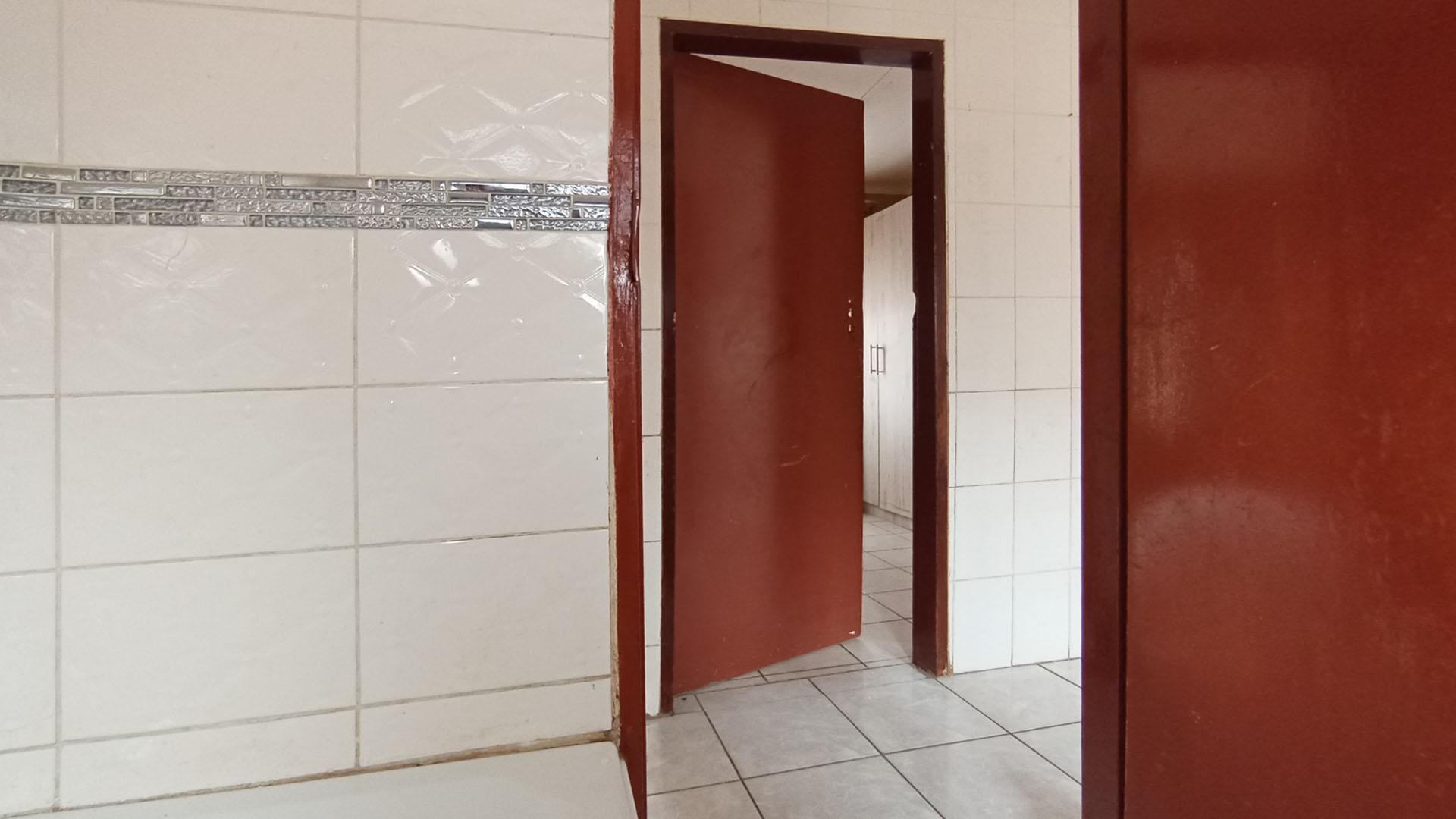 Bathroom 1 - 5 square meters of property in Soshanguve
