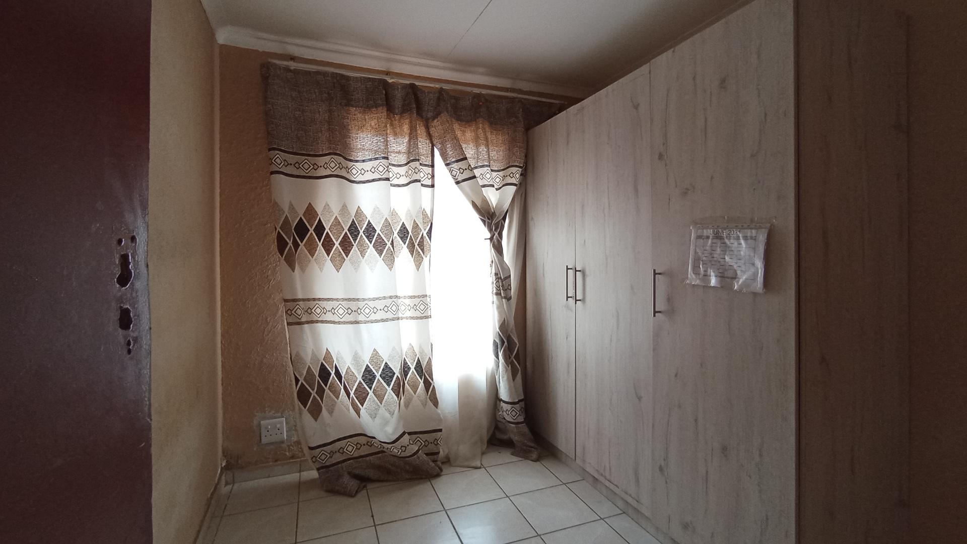 Bed Room 1 - 7 square meters of property in Soshanguve
