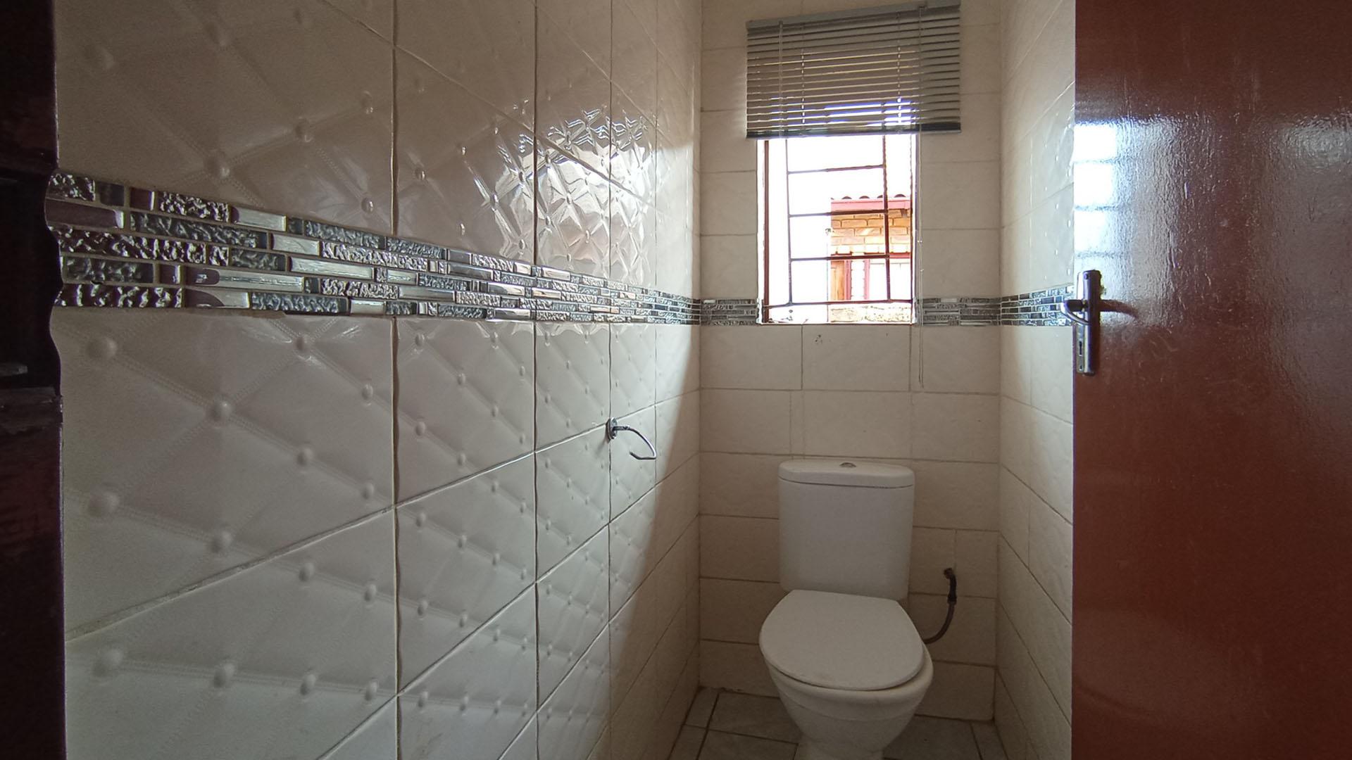 Bathroom 1 - 5 square meters of property in Soshanguve