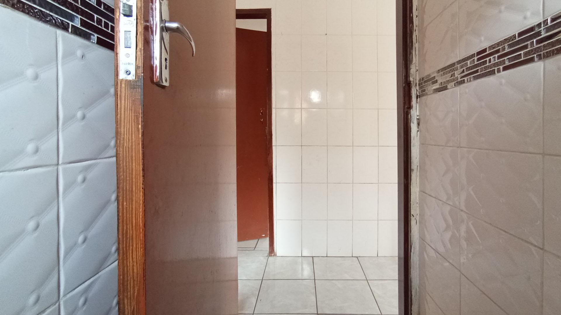 Bathroom 1 - 5 square meters of property in Soshanguve