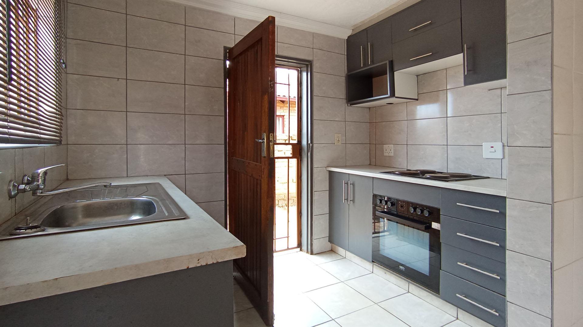 Kitchen - 5 square meters of property in Soshanguve