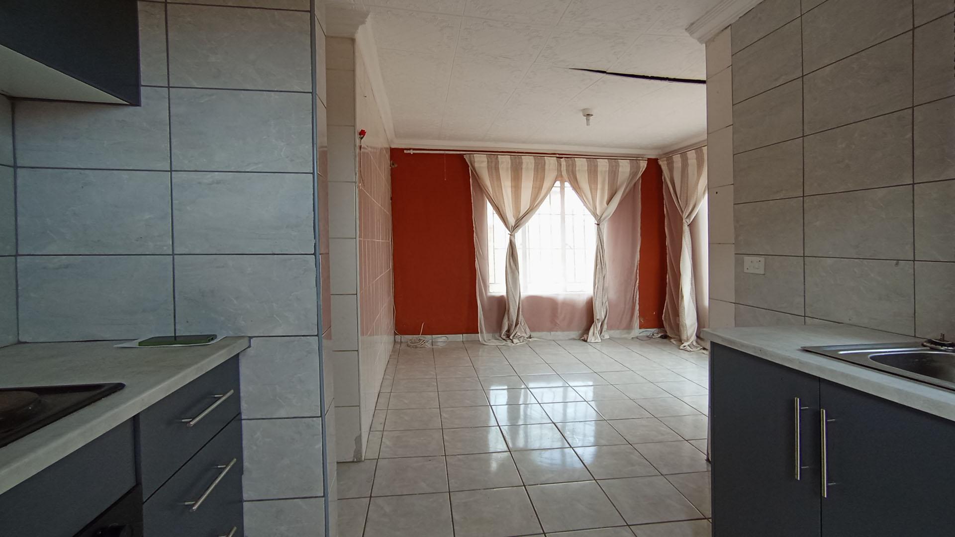 Kitchen - 5 square meters of property in Soshanguve