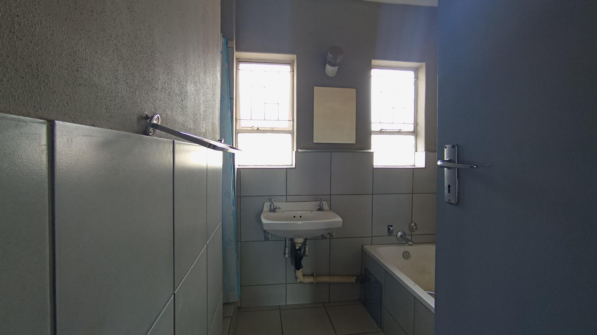 Bathroom 2 - 8 square meters of property in Hermanstad
