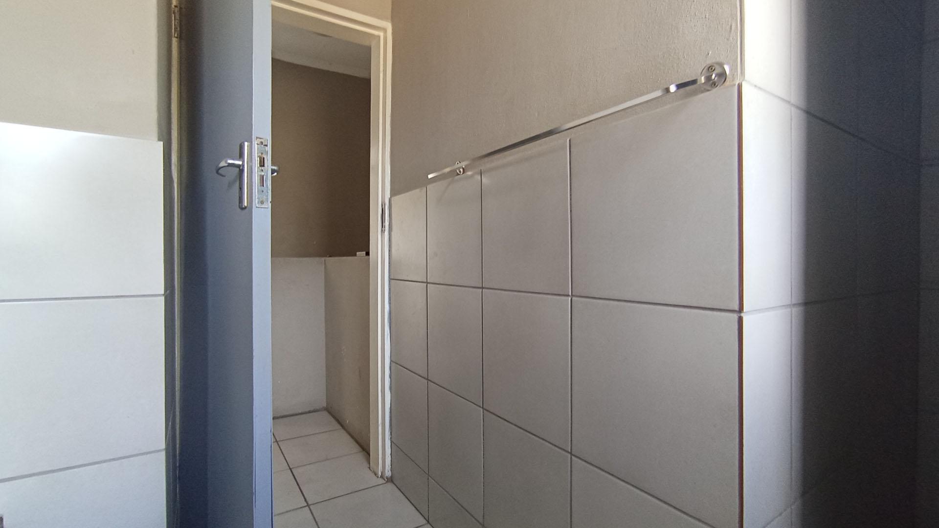 Bathroom 2 - 8 square meters of property in Hermanstad