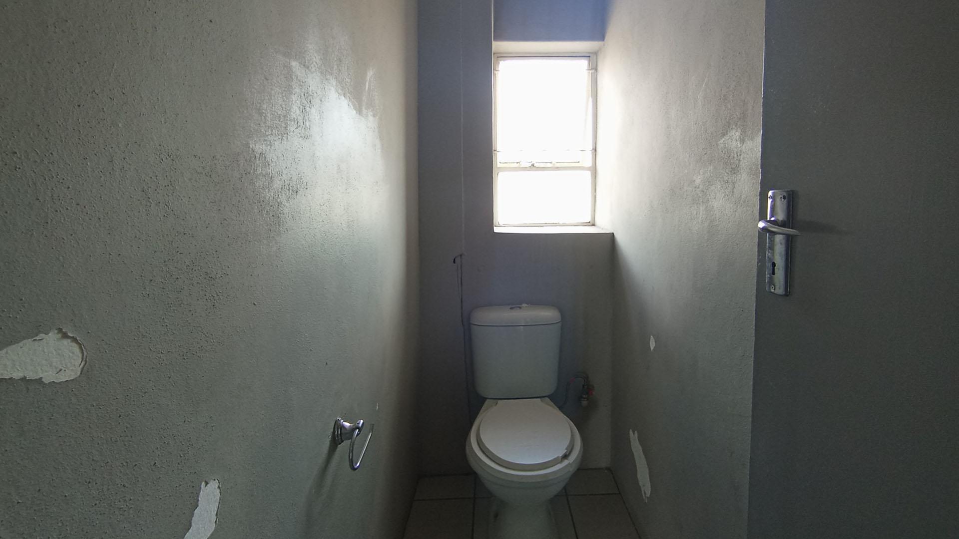 Bathroom 2 - 8 square meters of property in Hermanstad