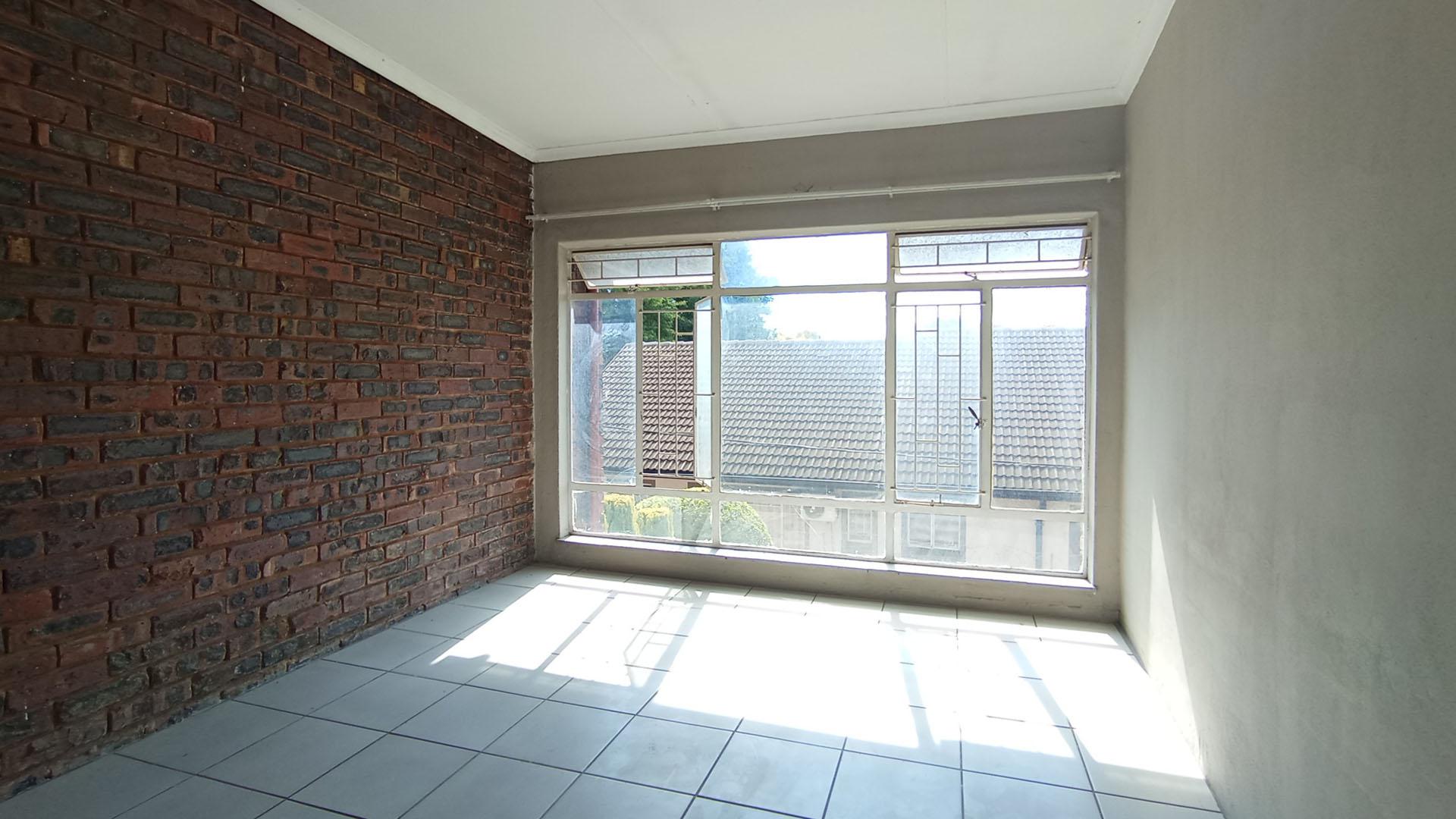 Bed Room 2 - 18 square meters of property in Hermanstad