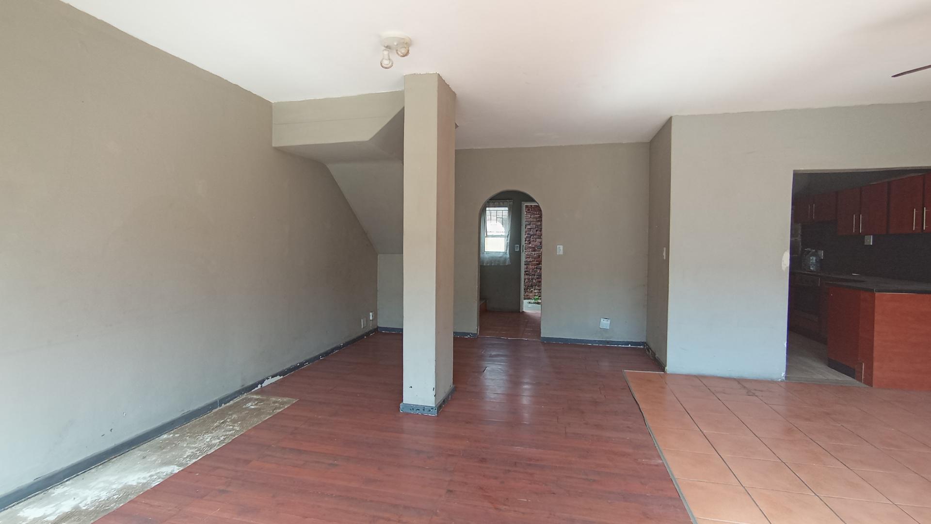 Dining Room - 26 square meters of property in Hermanstad