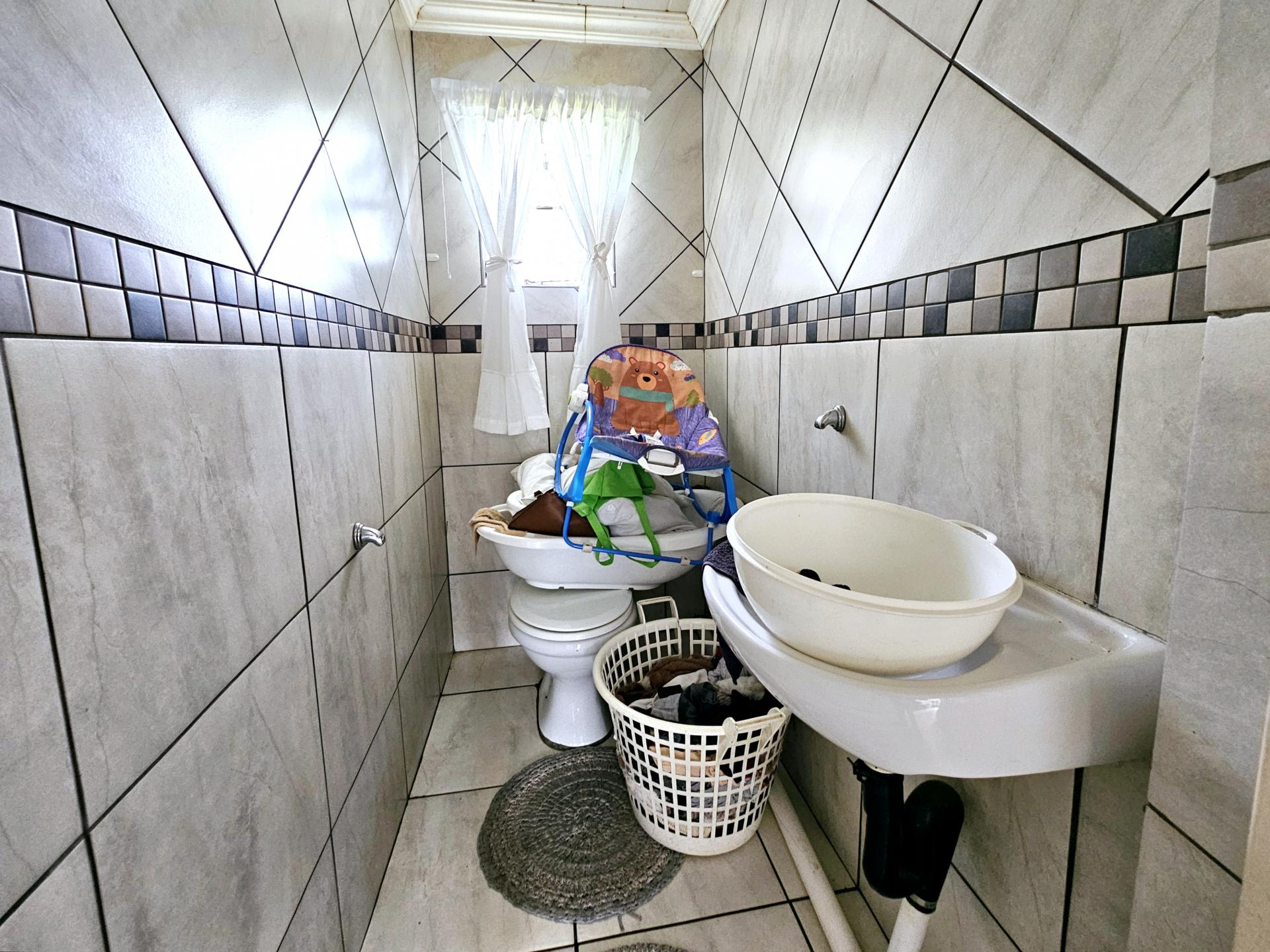 Guest Toilet of property in Hospitaalpark