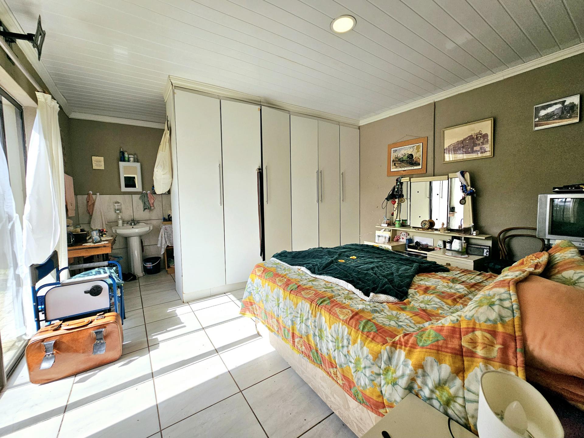 Bed Room 1 of property in Hospitaalpark