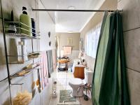 Bathroom 1 of property in Hospitaalpark