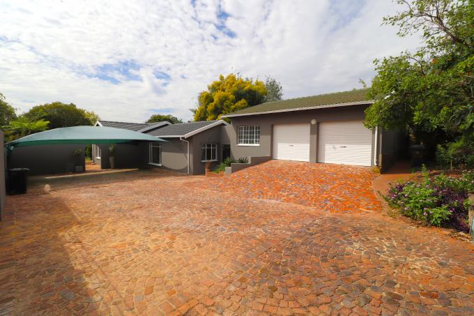 4 Bedroom House for Sale For Sale in Johannesburg North - MR674242