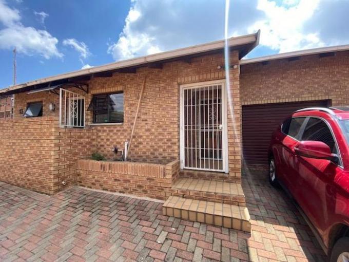 3 Bedroom Simplex for Sale For Sale in Princess A.H. - MR674268