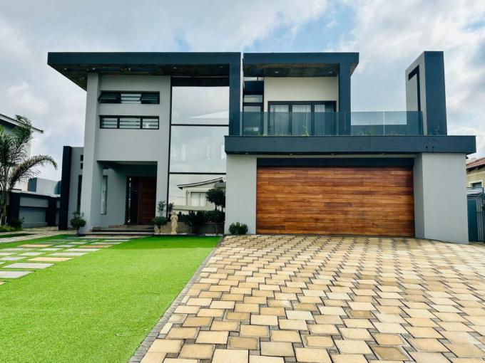 4 Bedroom House for Sale For Sale in Helderwyk Estate - MR674283