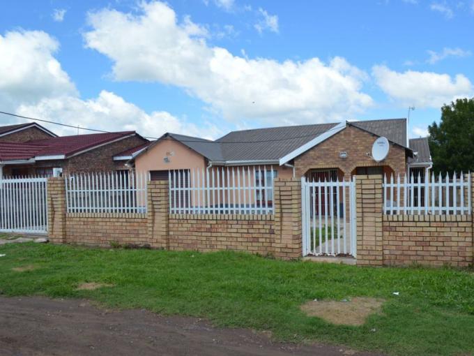 4 Bedroom Guest House for Sale For Sale in Ezibeleni - MR674293