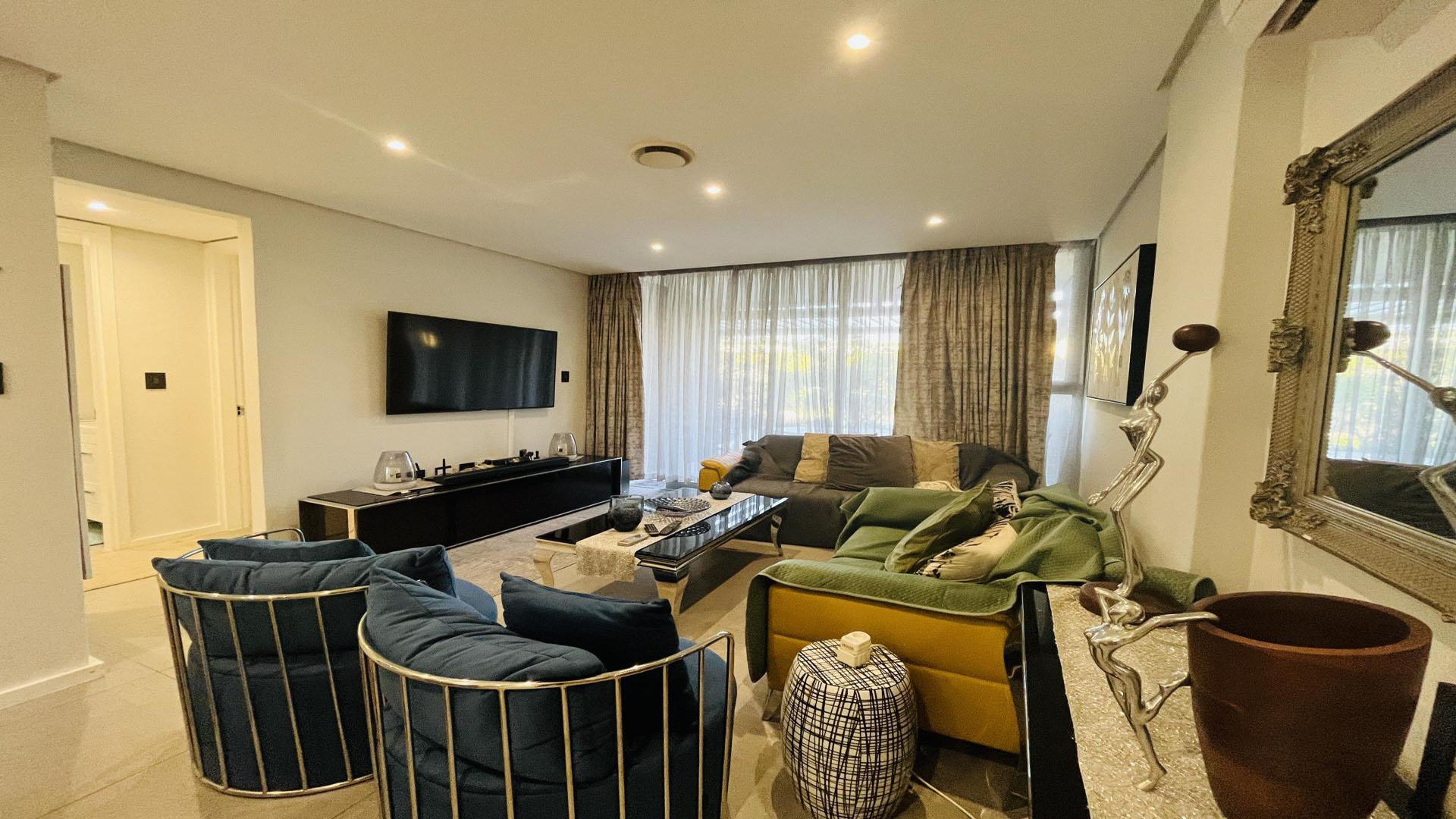 Lounges - 17 square meters of property in Hillhead