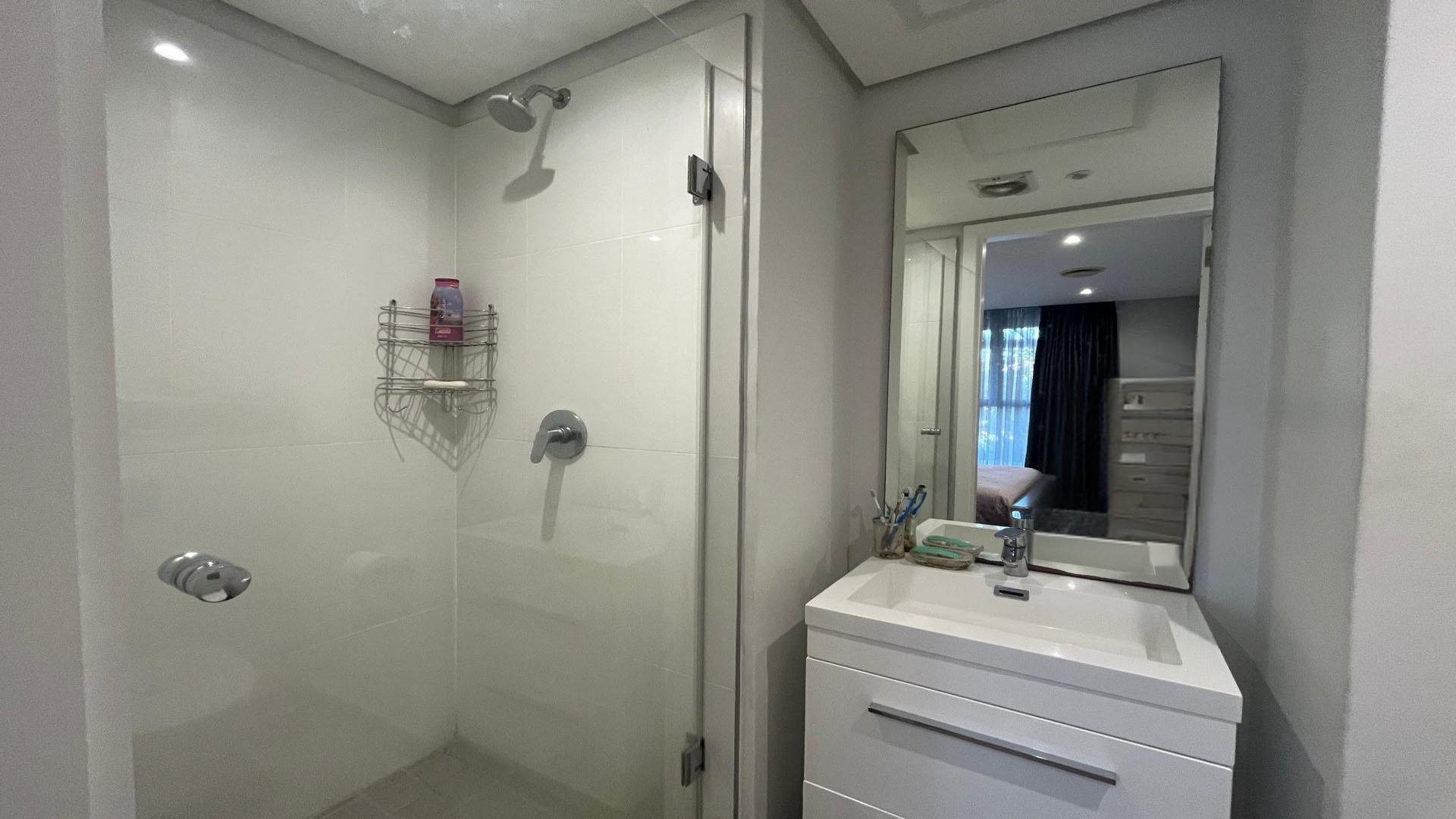 Main Bathroom - 3 square meters of property in Hillhead