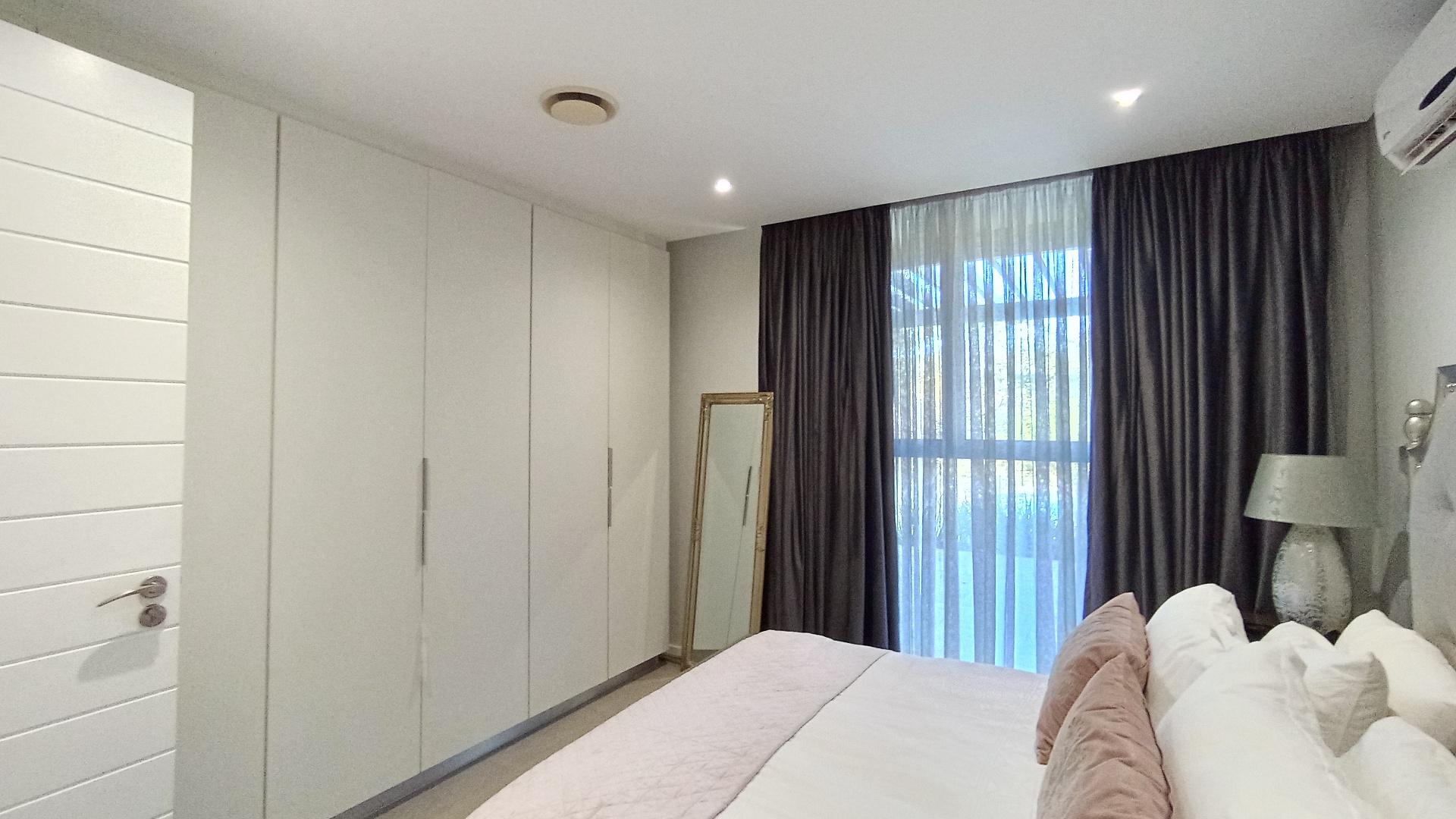 Main Bedroom - 17 square meters of property in Hillhead