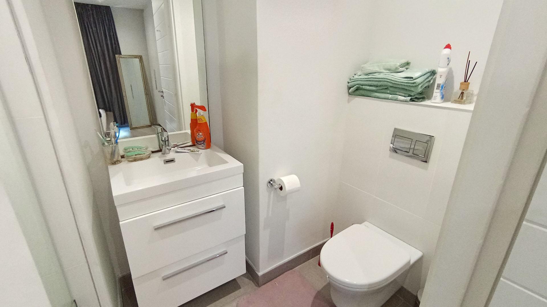 Main Bathroom - 3 square meters of property in Hillhead