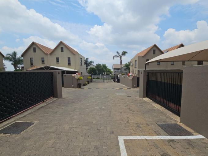 3 Bedroom Simplex for Sale For Sale in Meyersdal - MR674311