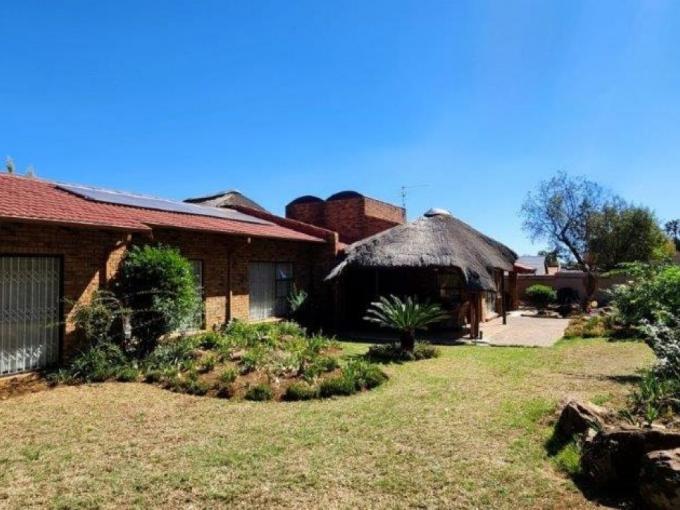 4 Bedroom House for Sale For Sale in Meyersdal - MR674322