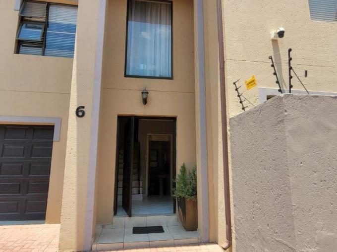 3 Bedroom Simplex for Sale For Sale in New Redruth - MR674326