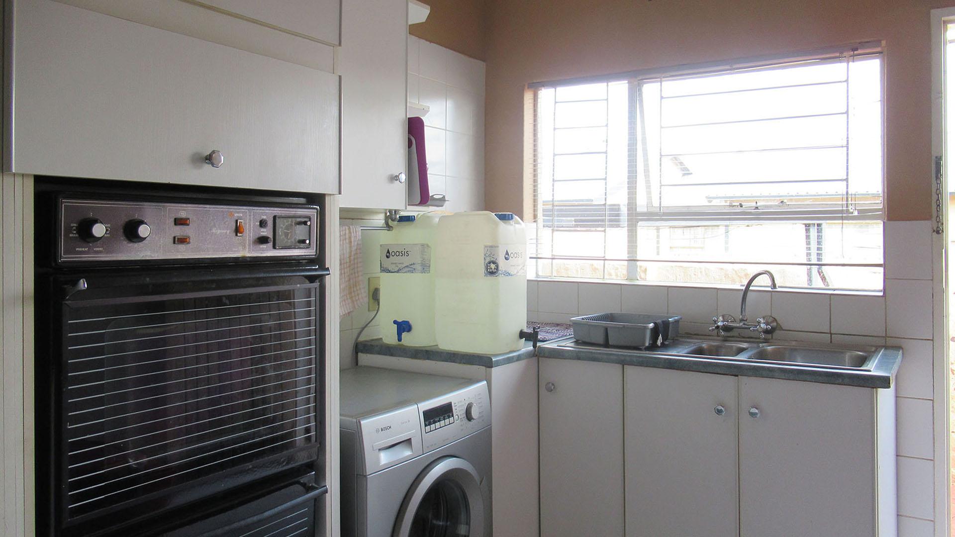 Kitchen - 10 square meters of property in Hamberg