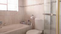 Bathroom 1 - 5 square meters of property in Hamberg