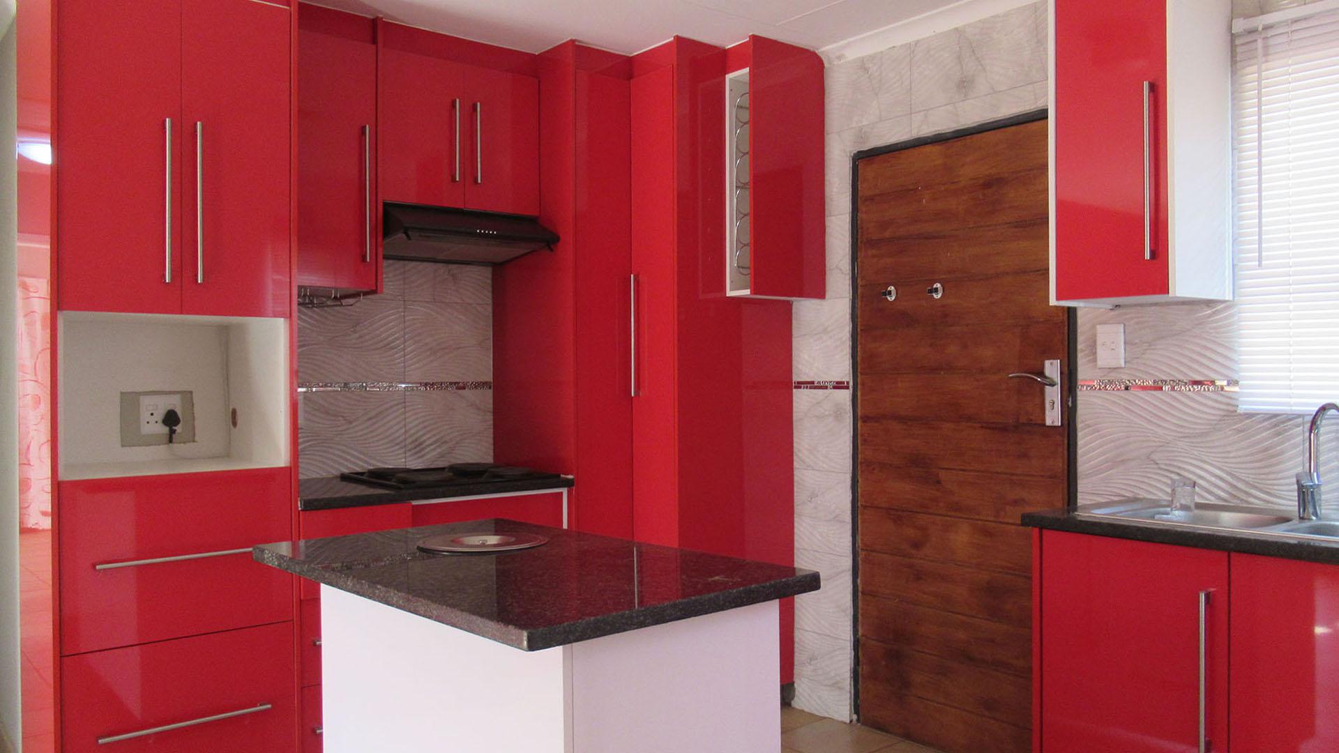 Kitchen - 10 square meters of property in Protea Glen
