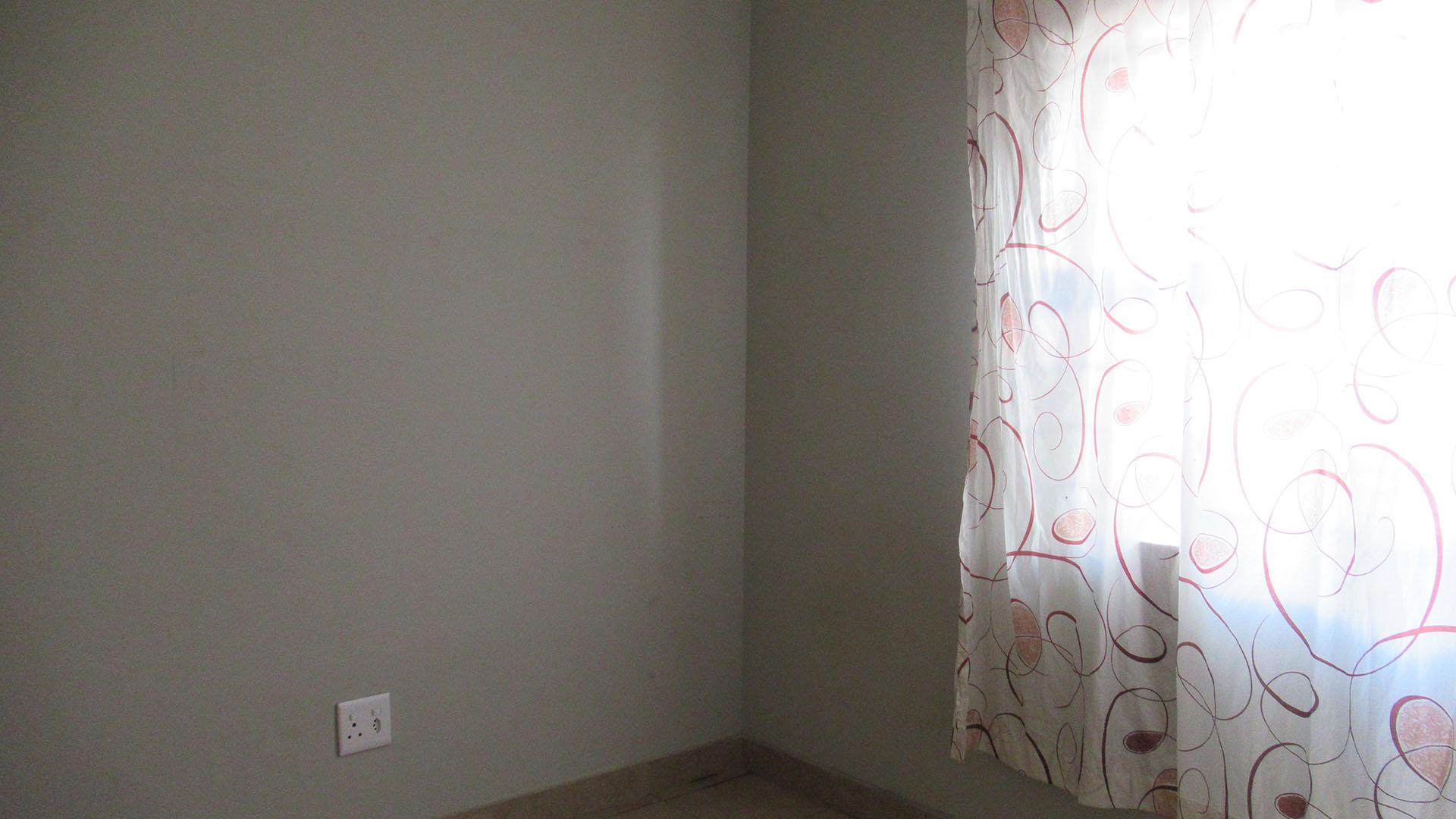Bed Room 1 - 7 square meters of property in Protea Glen