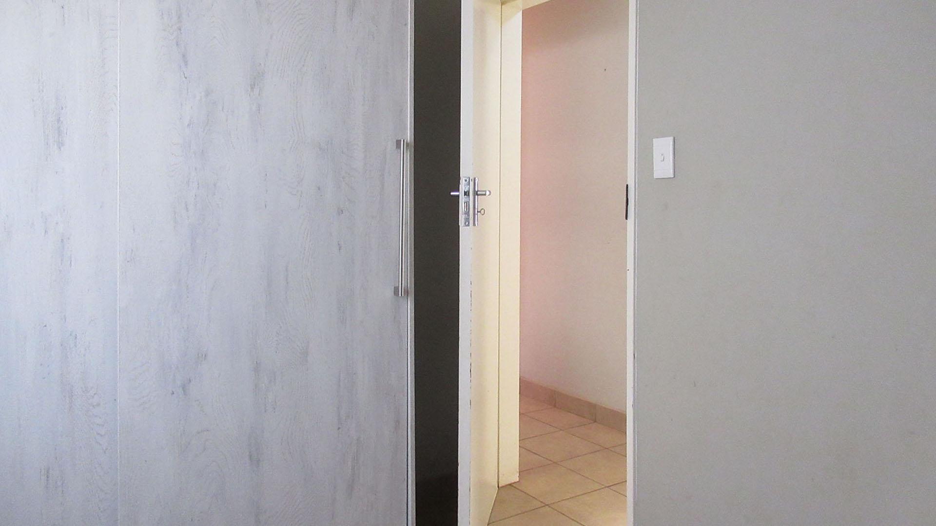 Bed Room 1 - 7 square meters of property in Protea Glen