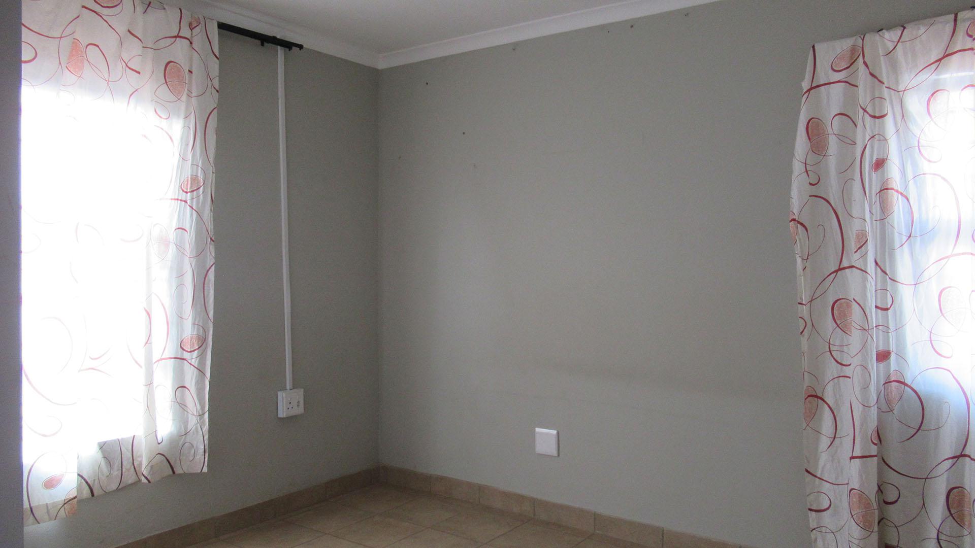 Main Bedroom - 12 square meters of property in Protea Glen