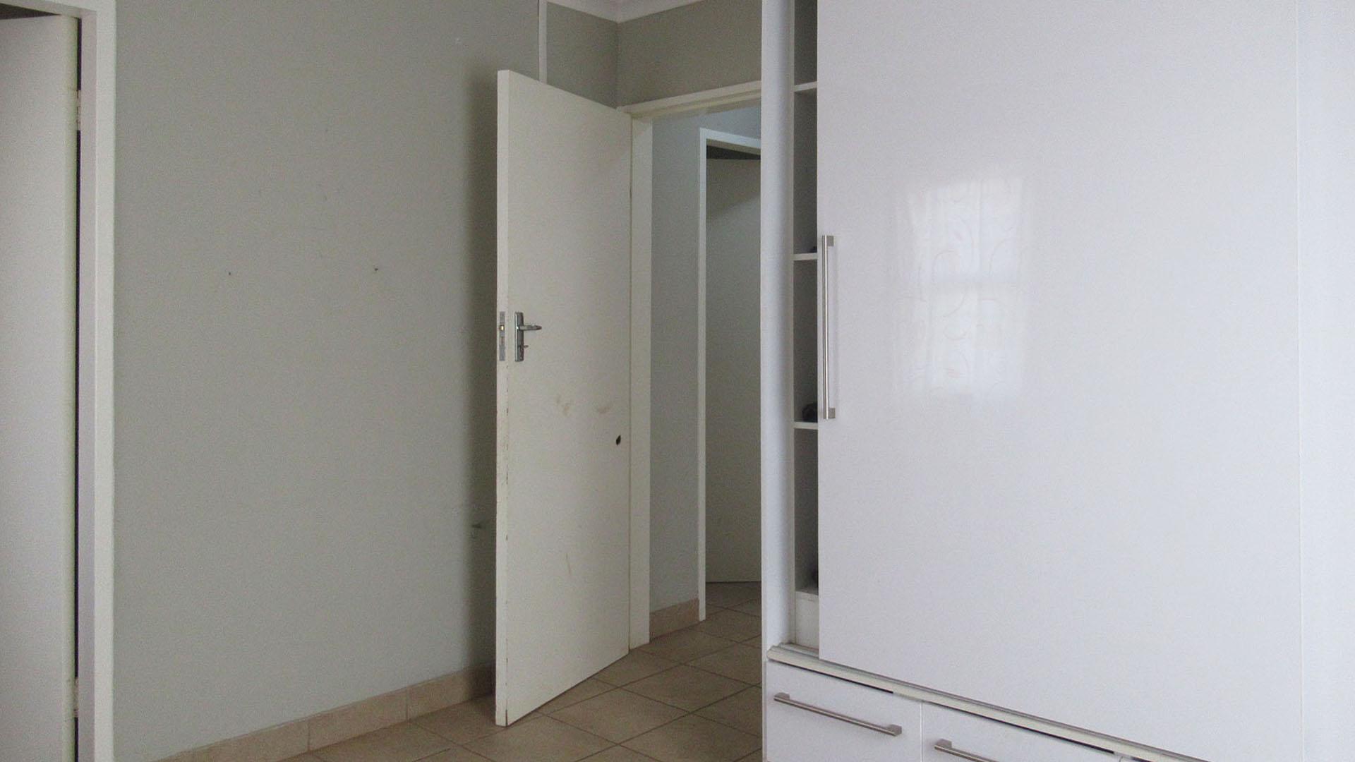 Main Bedroom - 12 square meters of property in Protea Glen