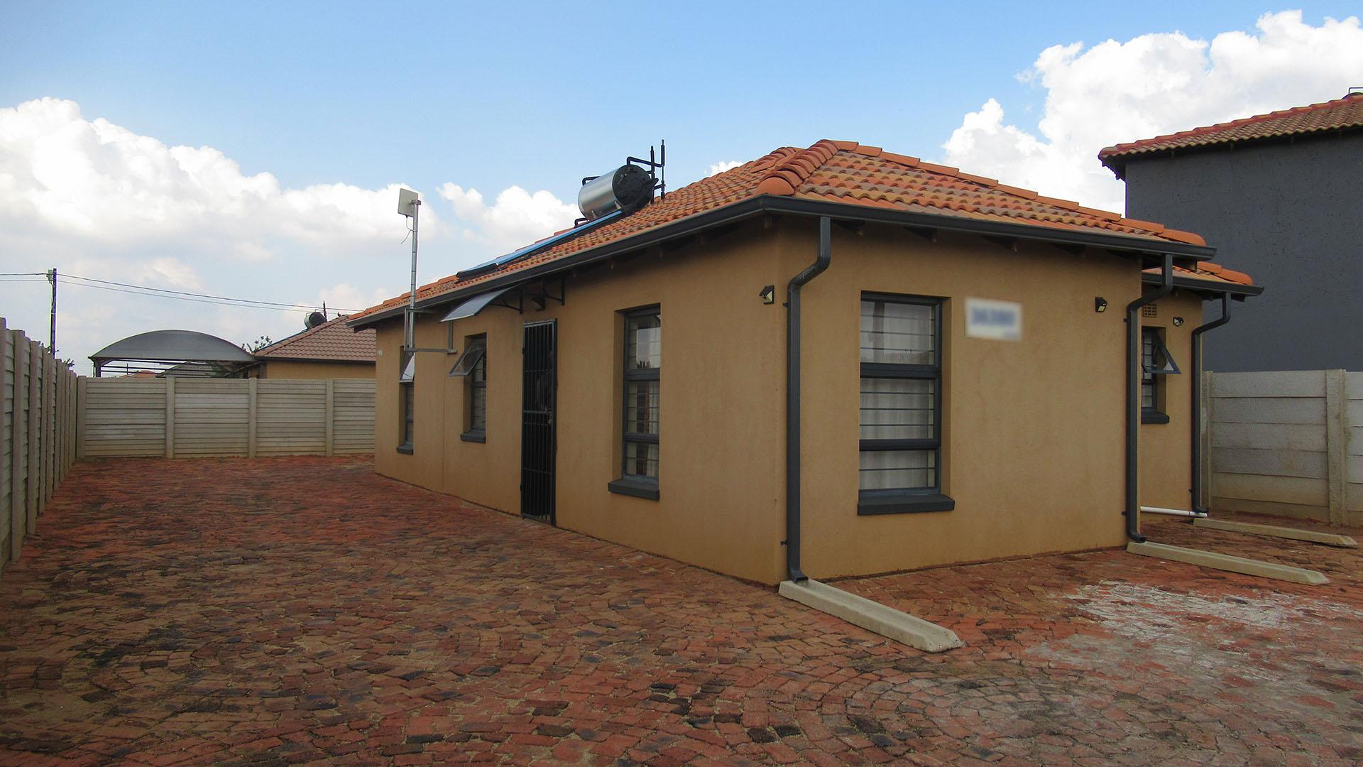 Front View of property in Protea Glen