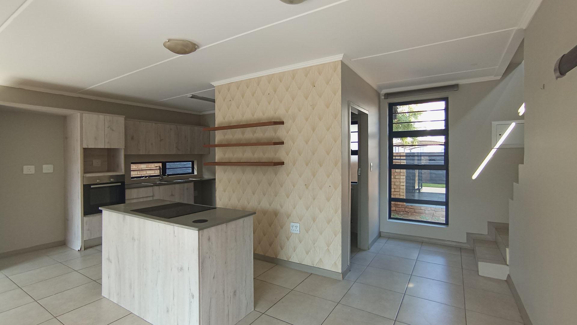 Spaces - 26 square meters of property in Rooihuiskraal North