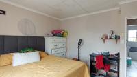 Bed Room 1 - 12 square meters of property in Sonneglans