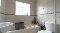 Bathroom 1 - 5 square meters of property in Sonneglans