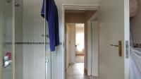 Bathroom 1 - 5 square meters of property in Sonneglans