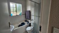 Bathroom 1 - 5 square meters of property in Sonneglans