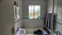 Bathroom 1 - 5 square meters of property in Sonneglans