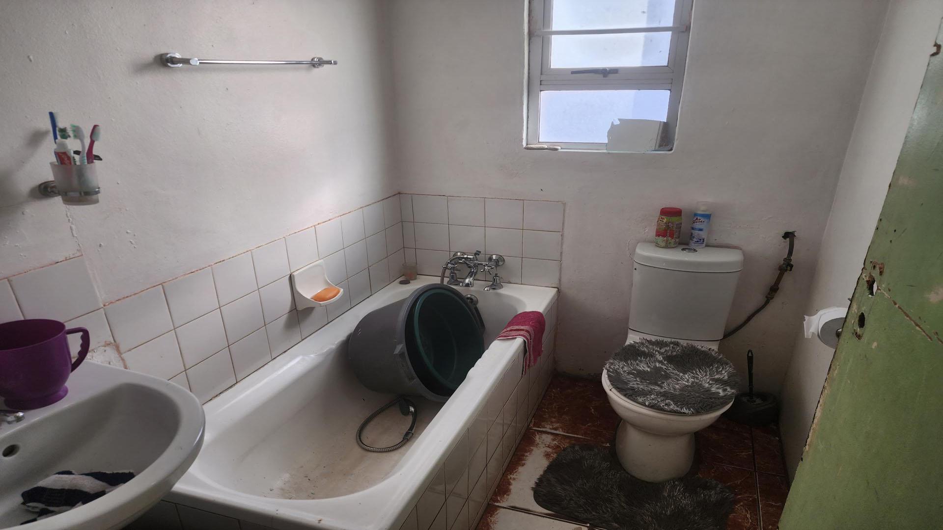 Bathroom 1 of property in Gelvandale