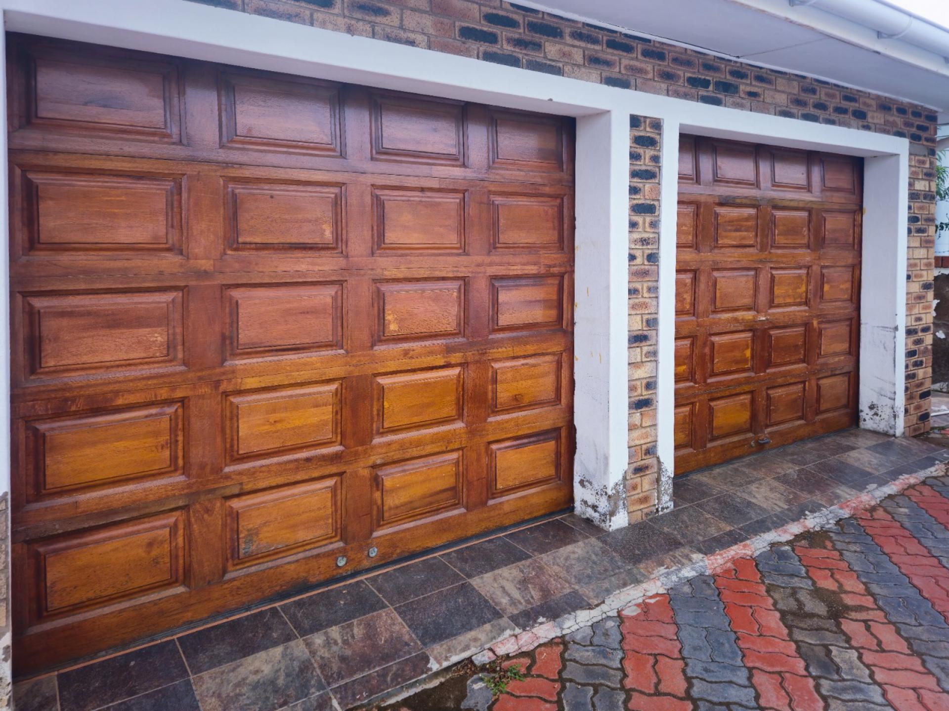 Garage of property in Queenstown