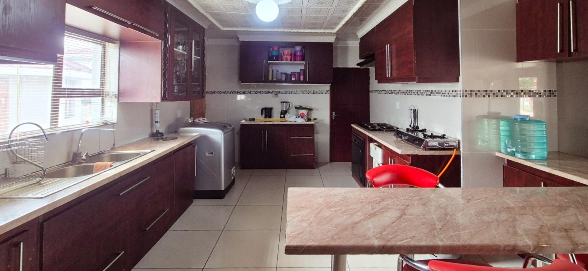 Kitchen of property in Queenstown
