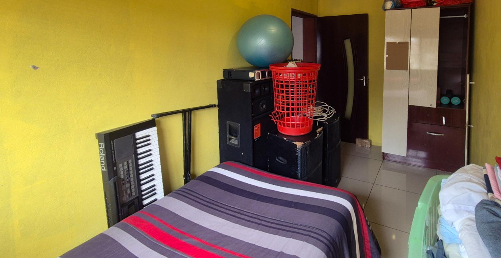 Bed Room 1 of property in Queenstown